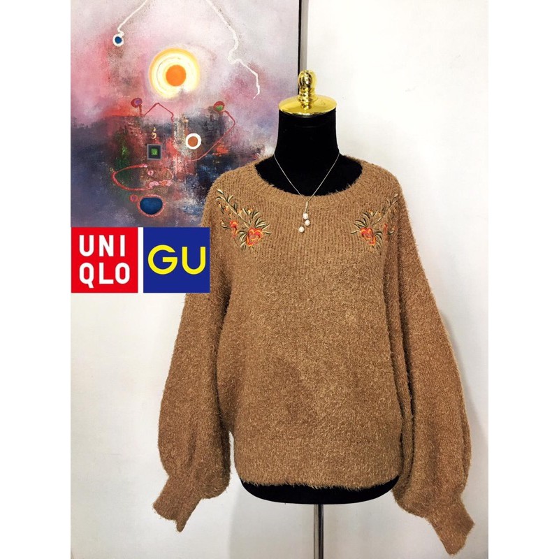 Uniqlo GU sweater fuzzy bulu lengan balon puffy bordir cokelat