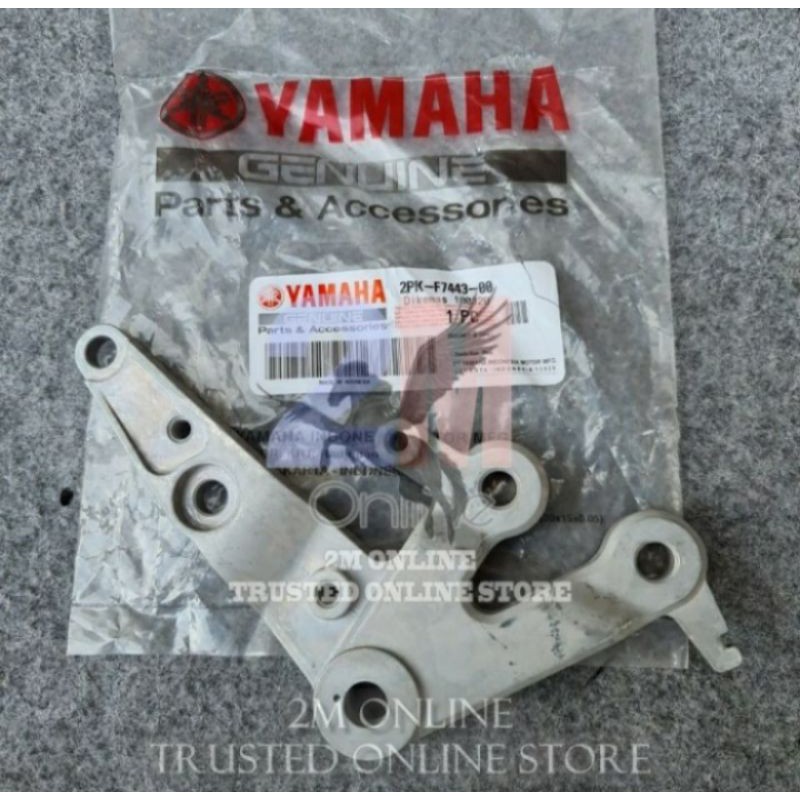 Breket dudukan footstep step depan r15 lama v2 kanan ori ygp