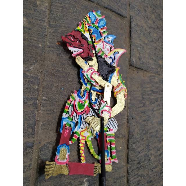 KERAJINAN MINIATUR WAYANG KULIT BUTO RAKSASA KUMBAKARNA KIDANGAN BAHAN KULIT SAPI 30x14 cm