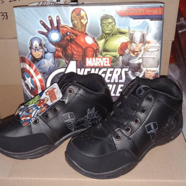 Sepatu marvel anak
