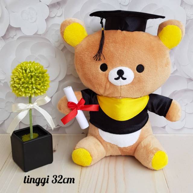 Boneka wisuda Rilakuma wisuda