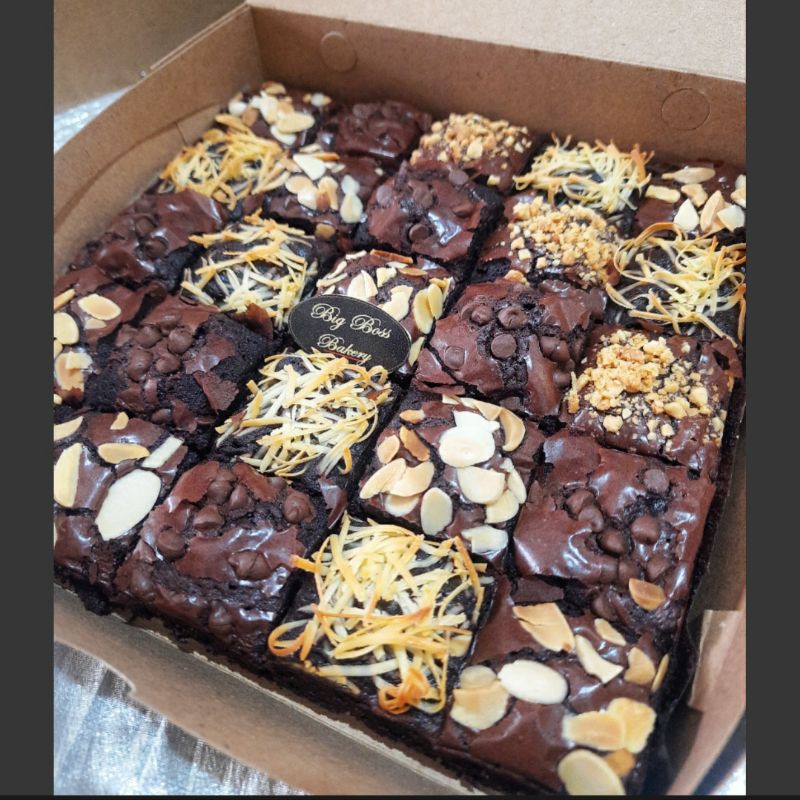 

Big Boss Cakery NEW MINI CHEESE ALMOND CHOCO BROWNIES PANGGANG 25 PCS