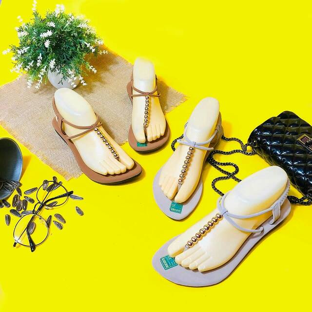 Sandal bangkol wanita