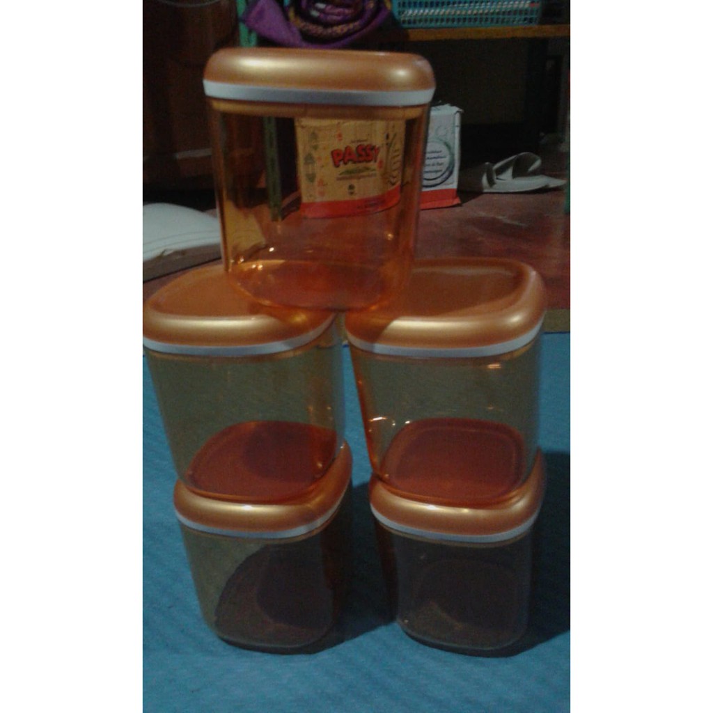 Medium CrystalCanister Tupperware