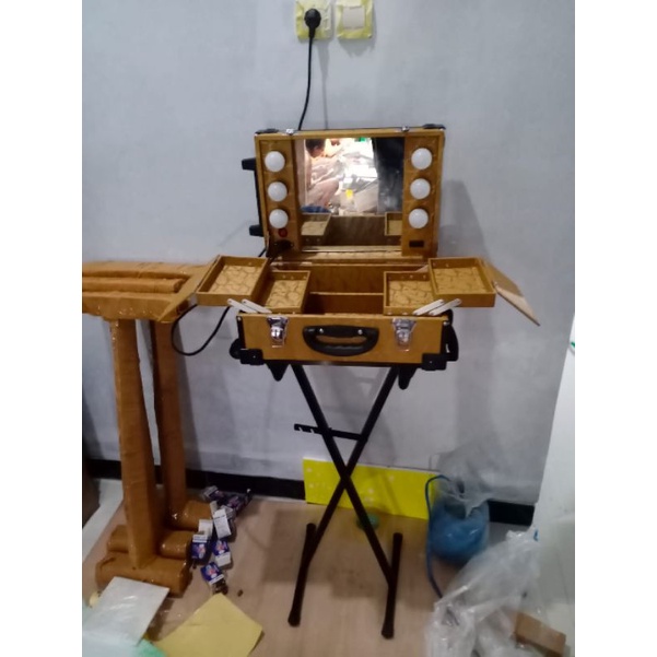 BEAUTYCASE/KOPER MAKEUP MINI 6 LAMPU FREE KAKI STAND