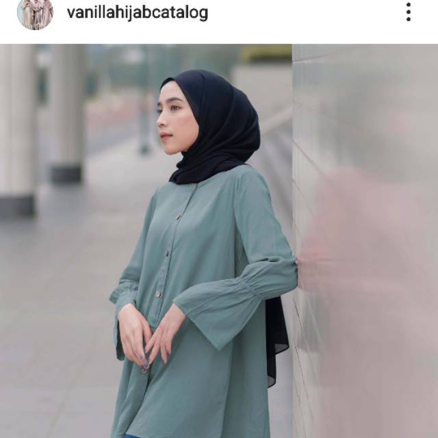 Blouse vanilla hijab