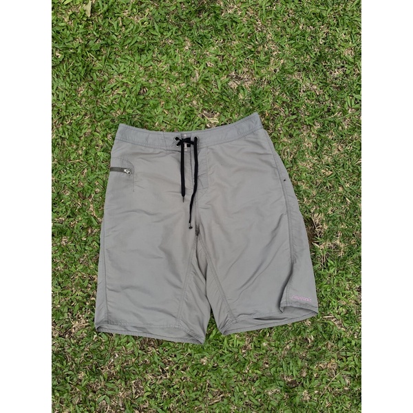 Patagonia celana pendek outdoor
