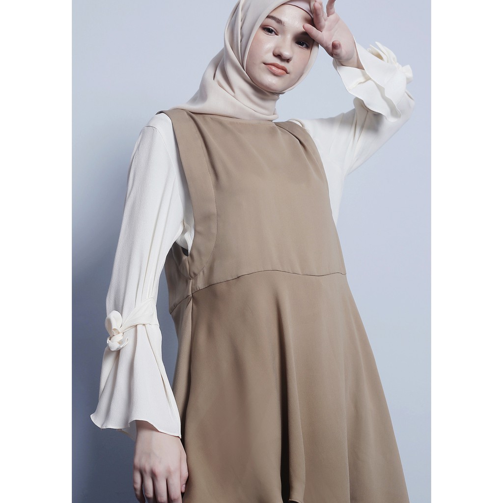 

Nira Top Set Khaki