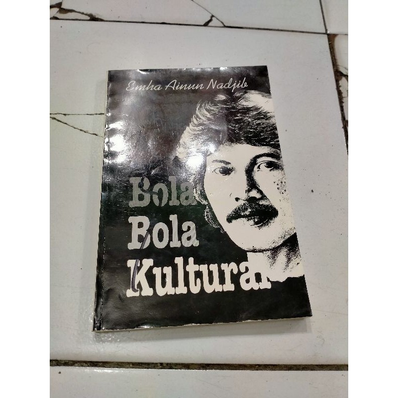 Bola Bola Kultural - Emha Ainun Nadjib