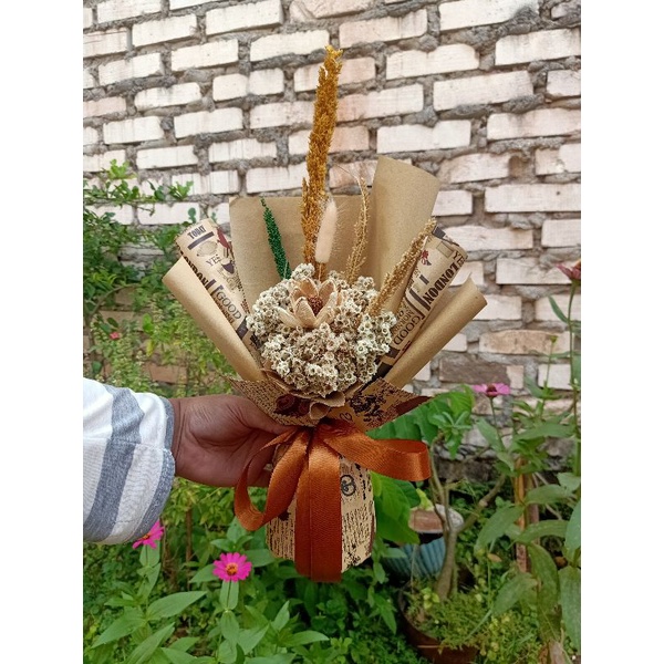 BUKET WISUDA /BUKET  BUNGA KERING SEDANG