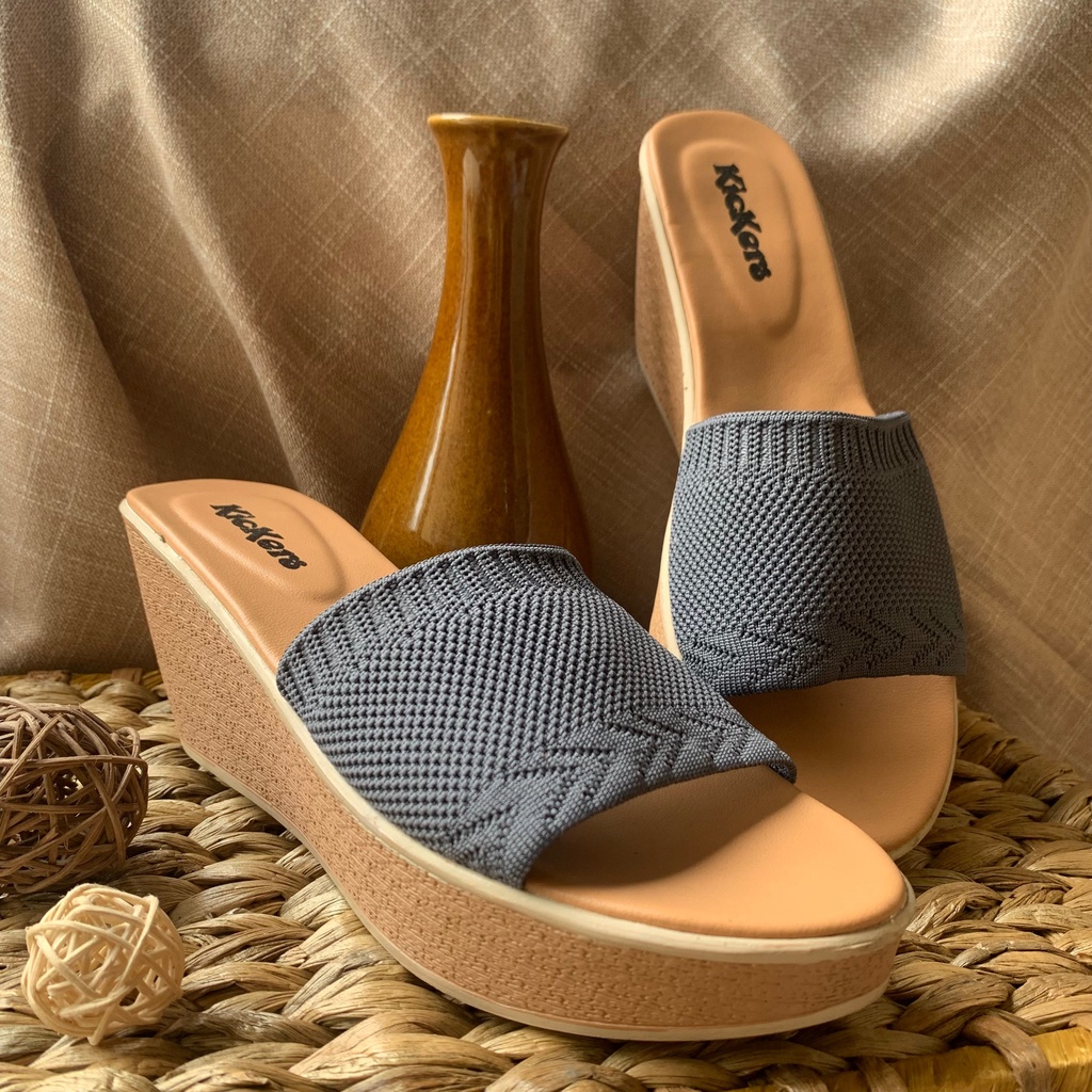 SENDAL WEDGES SLOP RAJUT CEWEK KOREA MODERN TERBARU TERLARIS Wedges Sandal Selop / Slop Casual Murah Sandal Wanita Kekinian 2022 // Sandal Wanita Tren Terbaru // Sandal Wedges Terbaru // Sandal Wanita Terbaru SALE PROMO GRATIS ONGKIR WEDGES SLOP RAJUT 2