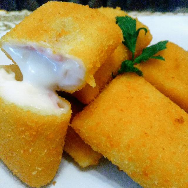 

Risol beef mayo Frozen