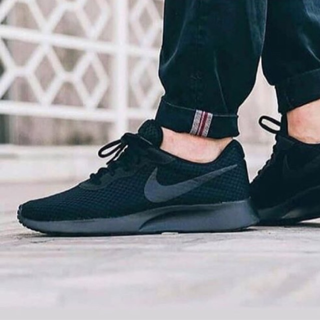 nike tanjun full black original