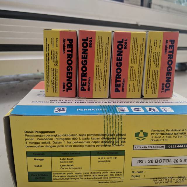 Petrogenol obat lalat buah