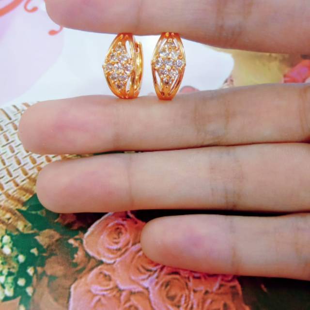 Anting jepit wajik krung permata titanium gold 18k