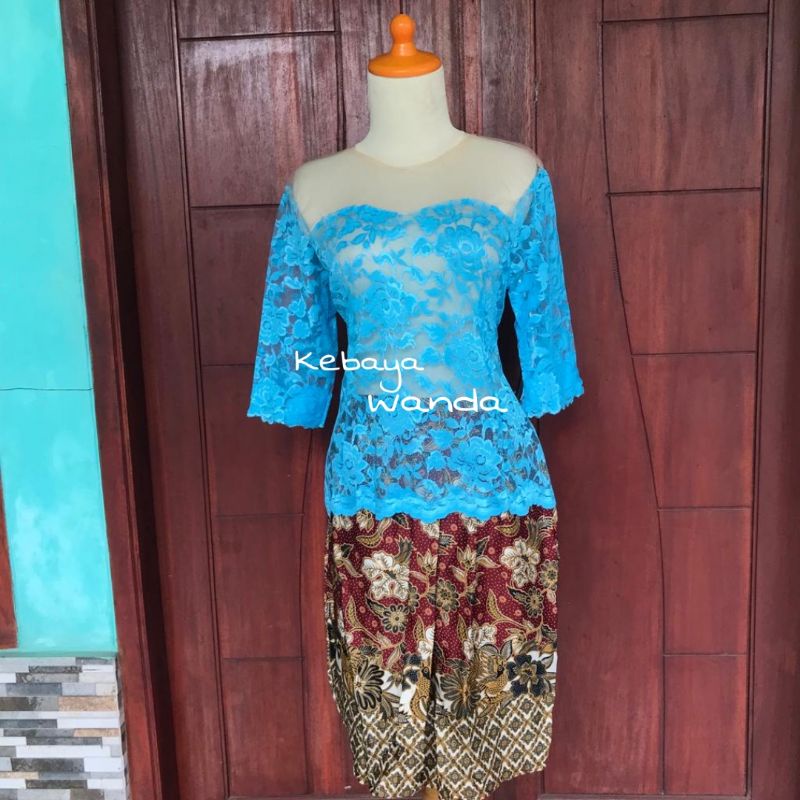 Setelan Kebaya Brokat plus Rok