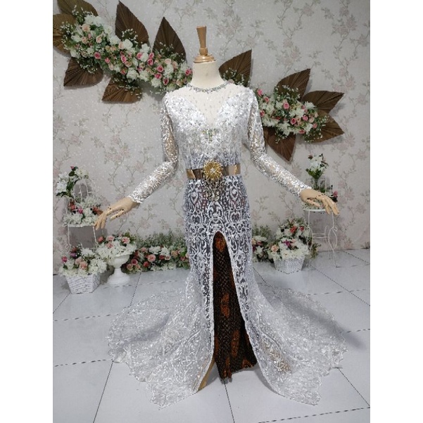 kebaya ekor