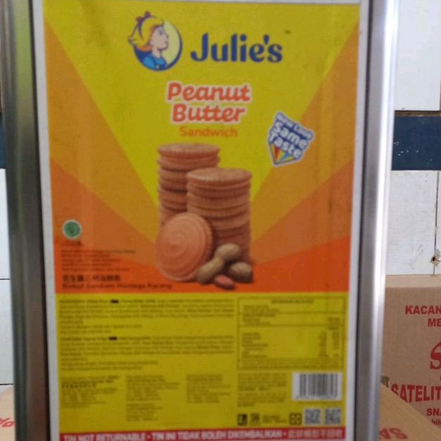 

Biskuit Kacang Malaysia / Biskuit Sandwich Mentega Kacang Julie's Kalengan 5,5Kg