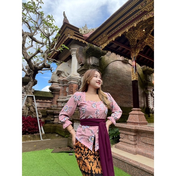 Kebaya sabrina pipil lengan kerut motif bunga