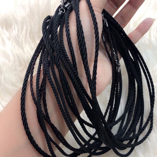 Choker/tali hitam cocok untuk liontin emas