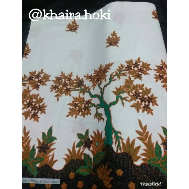 Kain batik tree dasar putih