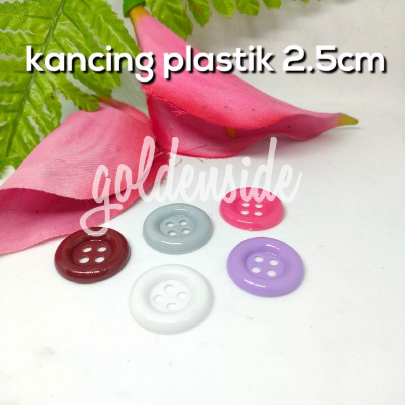 Kancing plastik lebar 2.5cm per bungkus (isi 6)