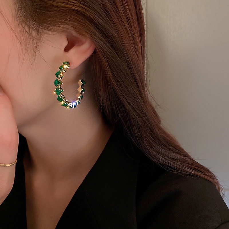 Anting Bentuk C Bahan zircon Warna Hijau