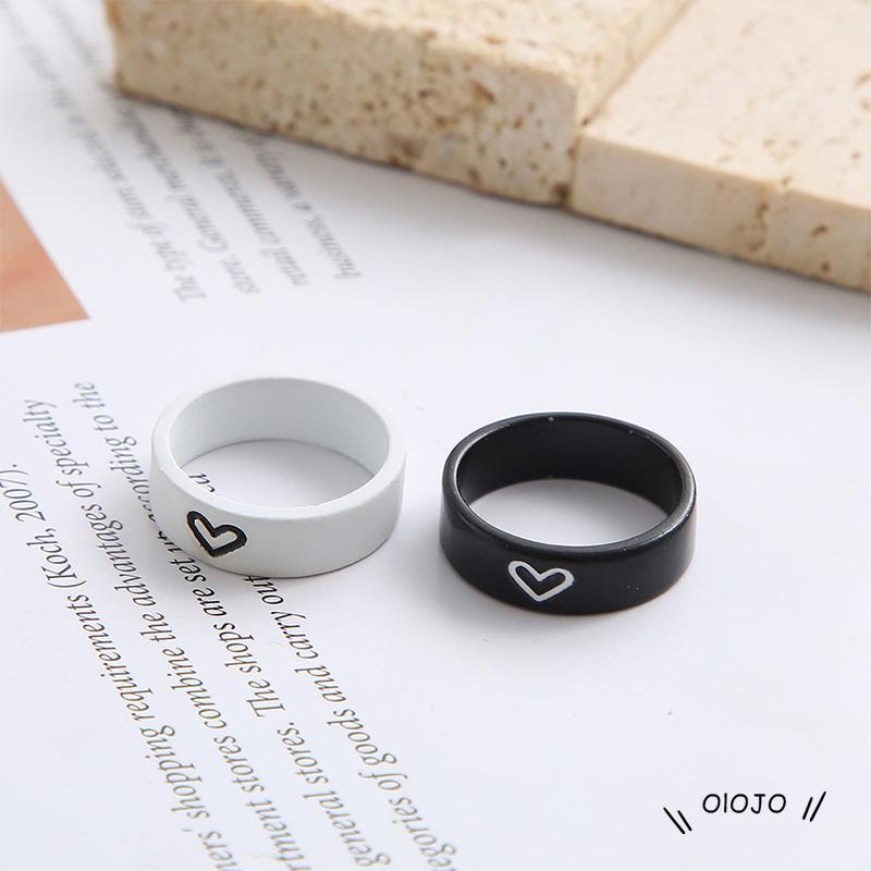 【COD】2pcs / Set Cincin Desain Hati Warna Hitam Dan Putih Gaya Korea Untuk Wanita