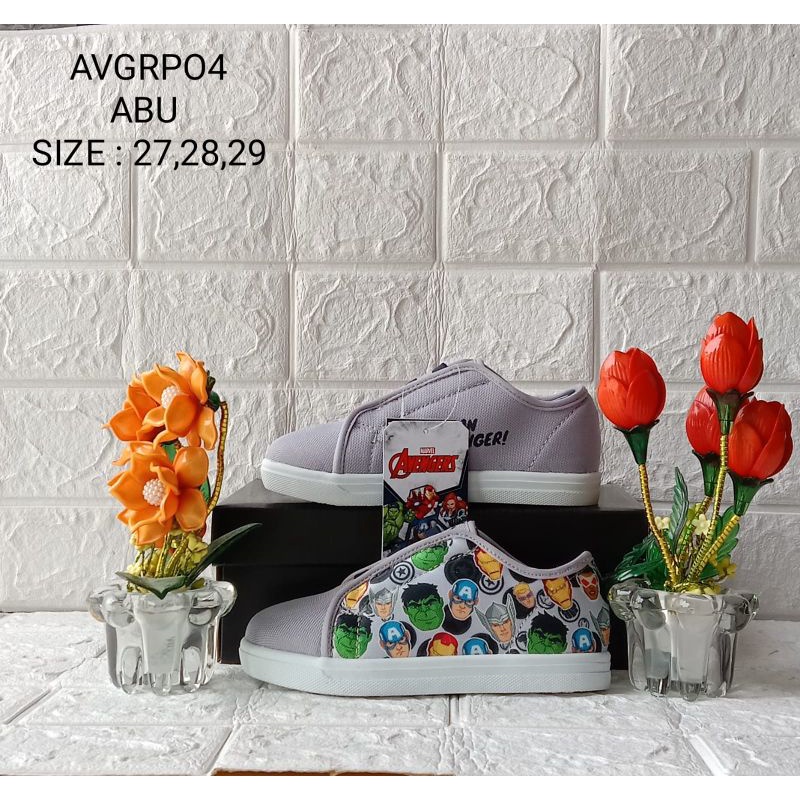 sepatu sneaker anak laki laki avengers