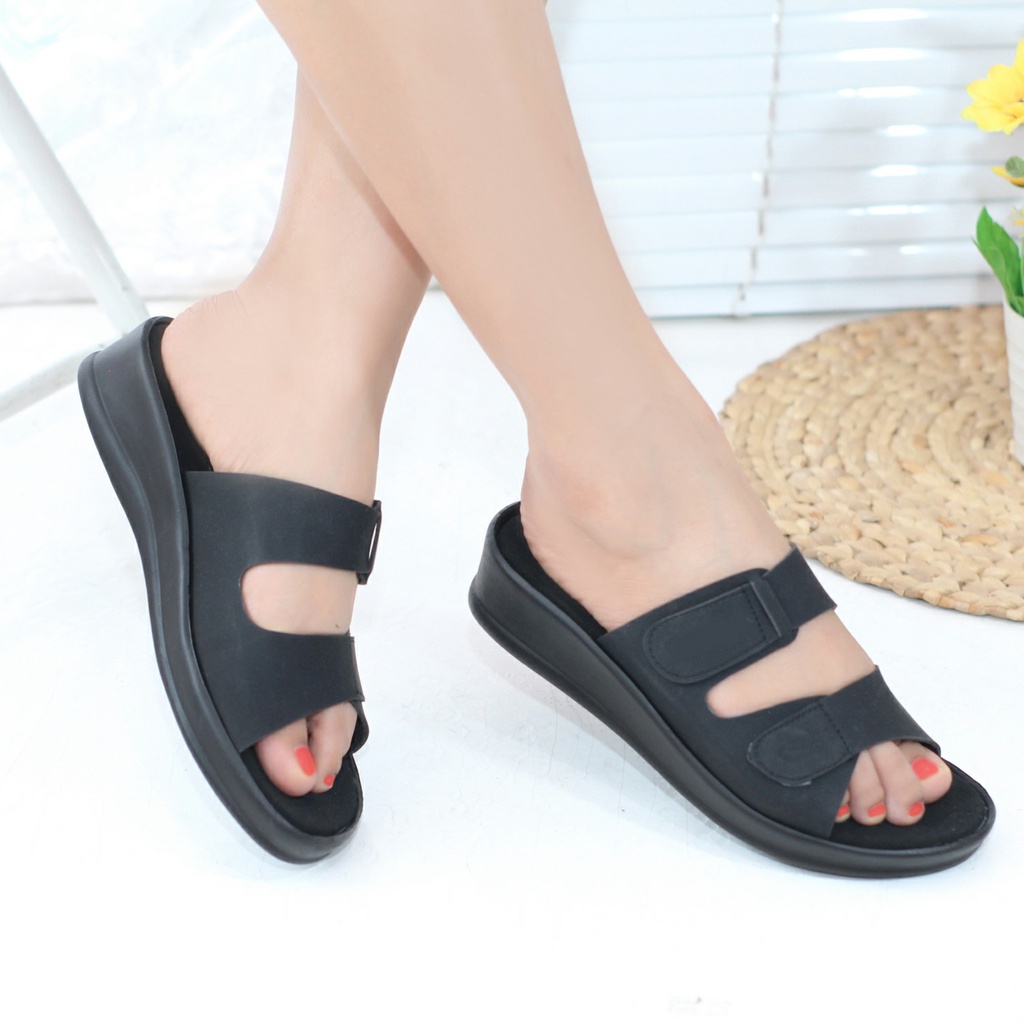 Sandal Wedges Wanita Casual V021