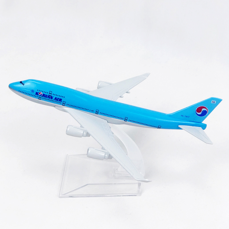 Mainan Model Pesawat Air B747 Die-cast 747 Bahan Alloy Metal Ukuran 16CM