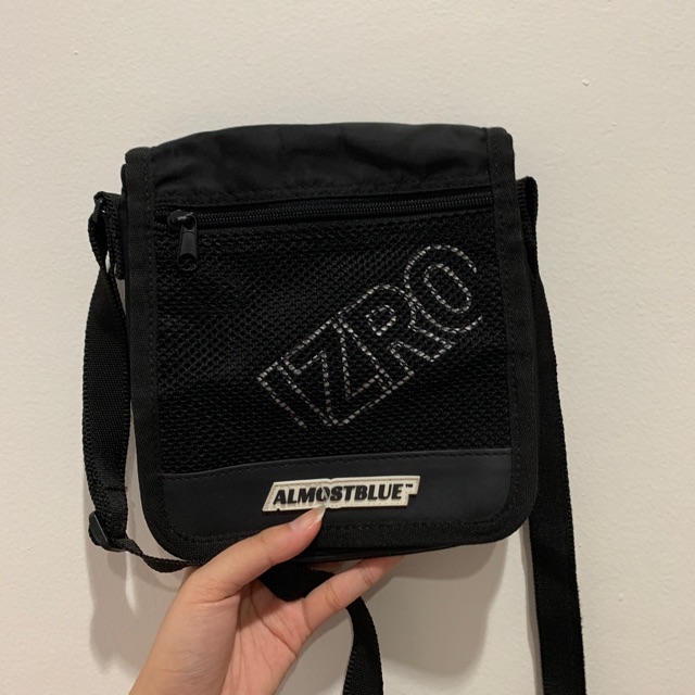 Almostblue IZRO Sling Bag Black