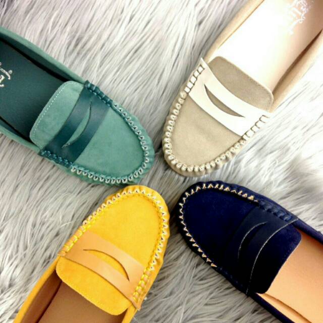 Sepatu wanita Eliza Close Up Classic Loafer M71WL