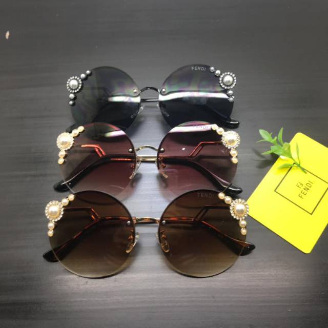 Kacamata Hitam Wanita Fendi WF0001 (3 Warna)