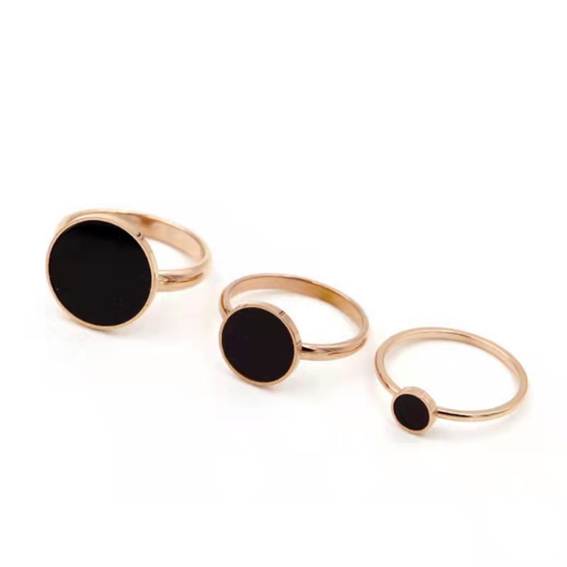 [COD] Cincin Titanium Premium Lapis Emas 18K Emas Bentuk Bulat Cincin Wanita Bahan Warna Hitam Aksesoris Bulgar