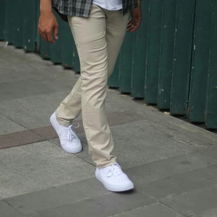 2035NA Celana Chinos Uniqlo Straight Second Bekas Jual Longpant Murah Mulus Branded Casual Outdoor