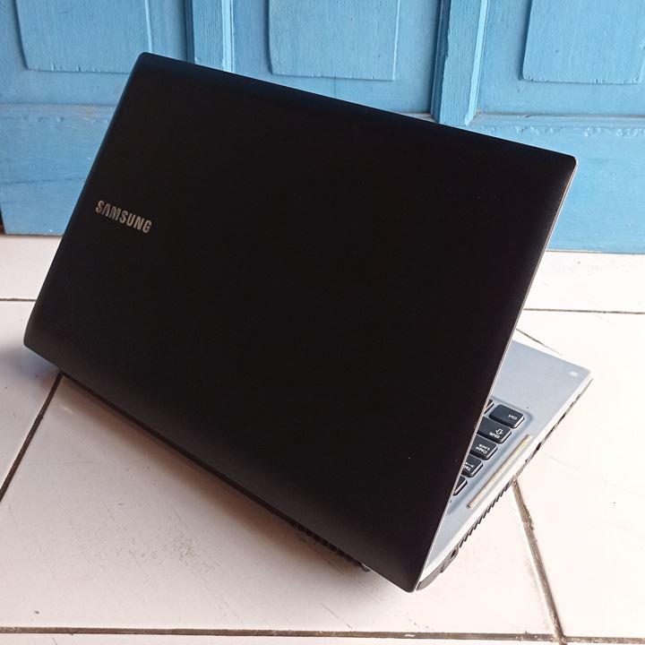 Samsung Sens P330 Hitam Silver Core i5 RAM 4GB SSD 128GB Laptop Second