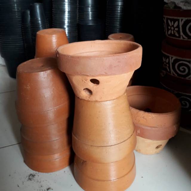 Pot teracotta / pot gerabah / pot tanah liat