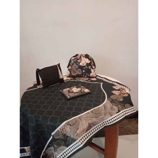 

Set mukena dan sajadah travel / hampers lebaran / hadiah lebaran / kado / kado lebaran / gift / goodie bag / mukena travel / sajadah travel / pocket sajadah