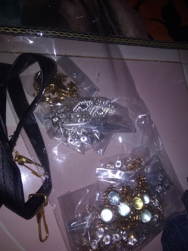 Huruf Latin Gold /lusin