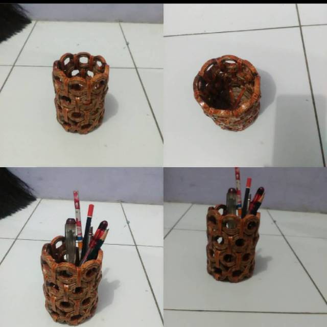 

Tempat pensil terbuat dari koran