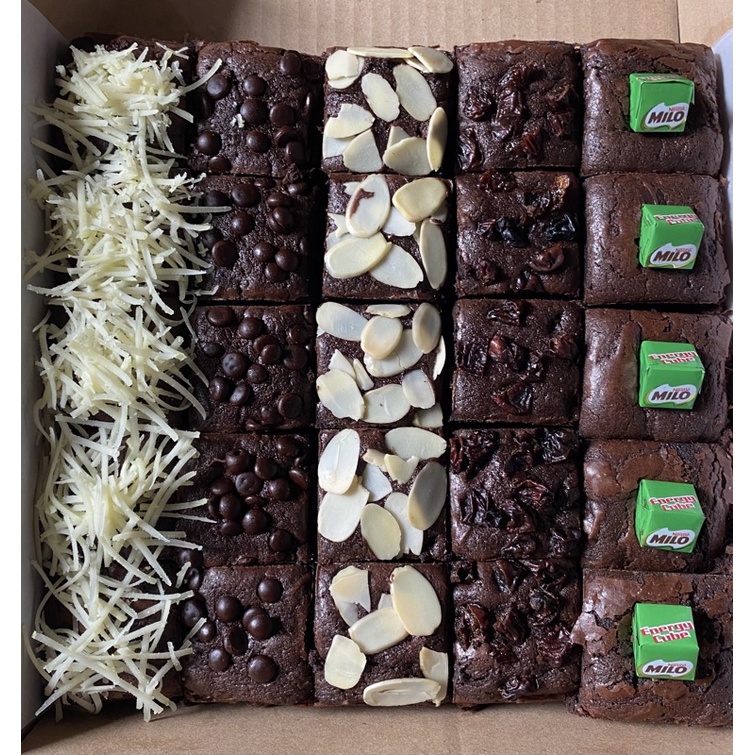 

Brownies Fudgy / Fudge Sliced (20x20 cm) Brownies Sekat Panggang Coklat -bisa pilih 5 toping