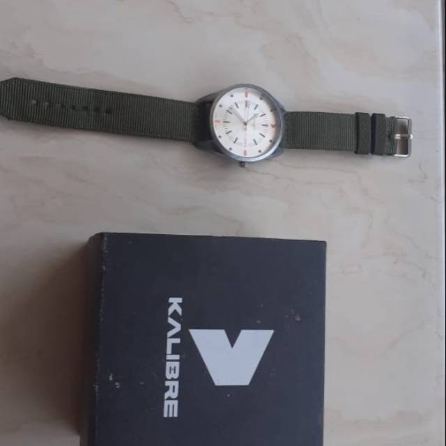 Jam Tangan pria wanita Kalibre Analog normal bekas