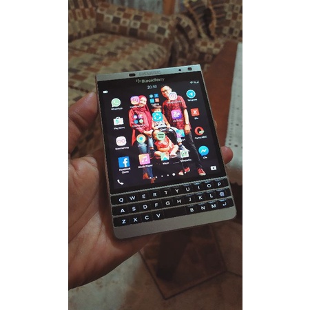 Blackberry Passport pemakaian sehari hari normal kelengkapan hp & cas