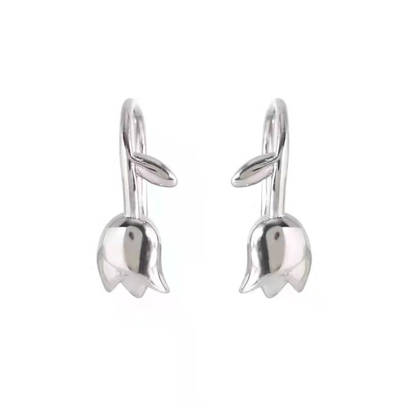 Anting Stud Bentuk Bunga Tulip Warna Silver Anti Alergi Untuk Wanita