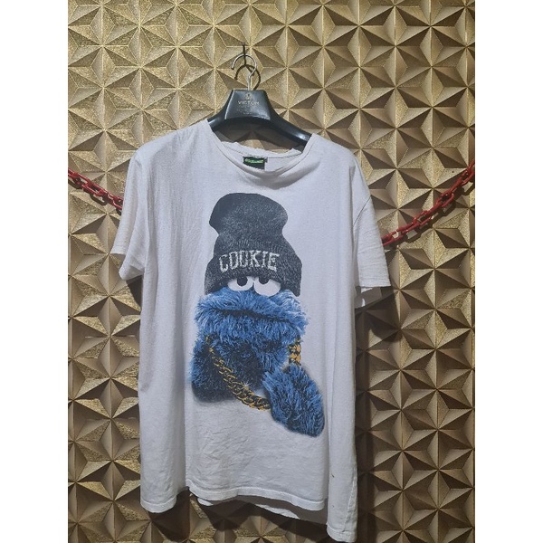 kaos zara x sesame street cookies monster second