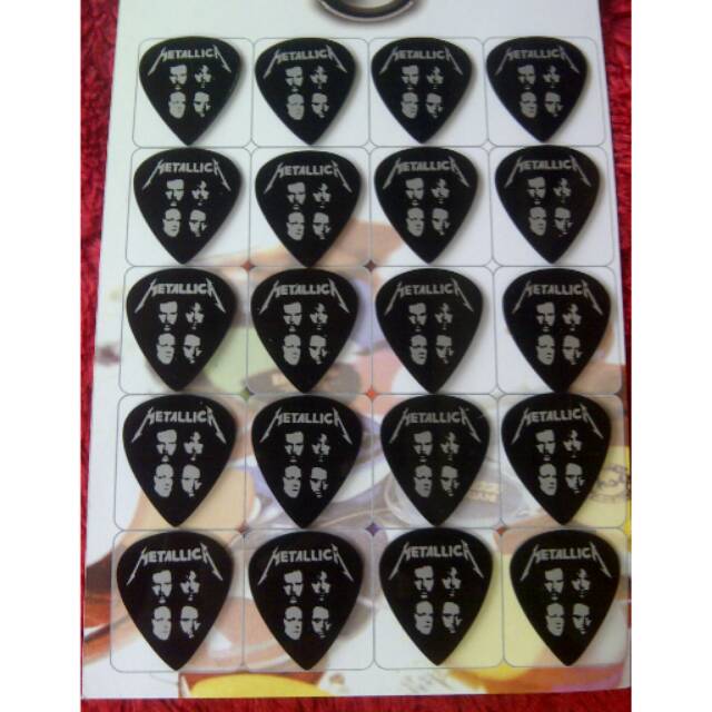 Pick Gitar METALLICA Selembar isi 20biji