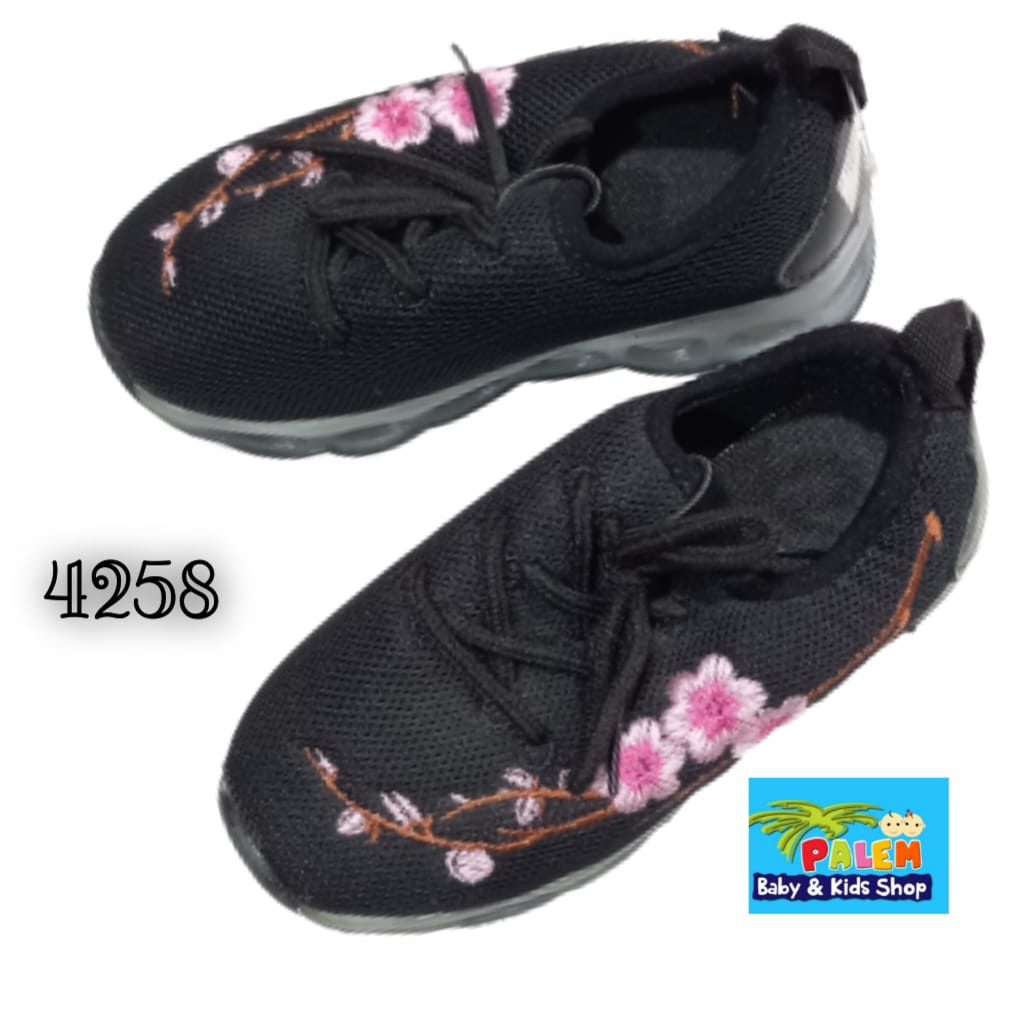 Sepatu Dengan Motif Yang Menarik Termurah