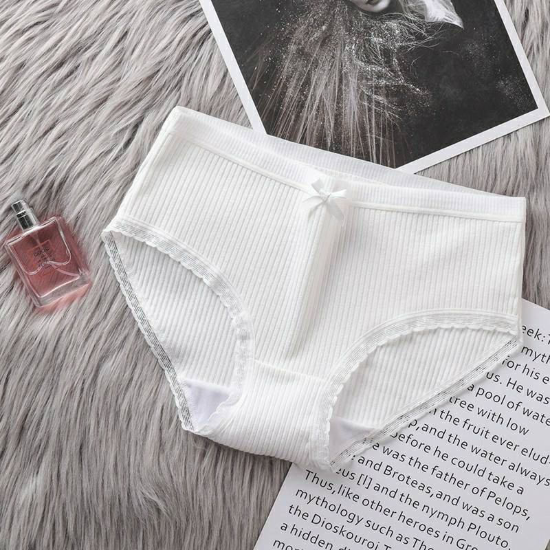 BEE - Celana Dalam Seamless Halus Cd Undies Pakaian Dalam Wanita 006-PUTIH