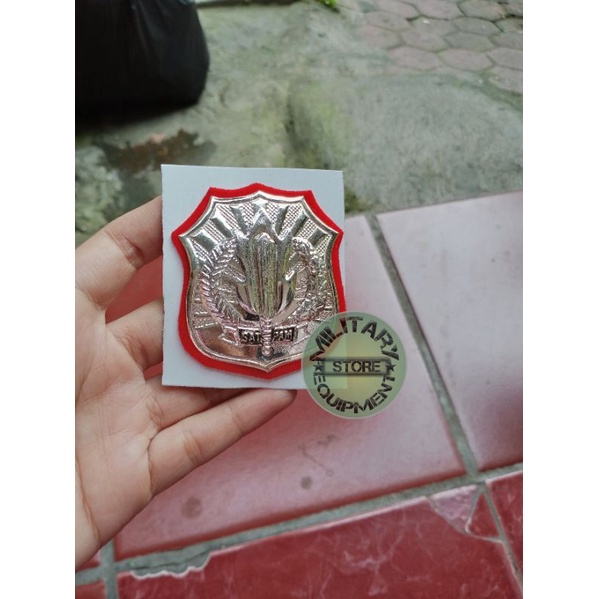 PIN KEWENANGAN SATPAM WARNA SILVER TERBARU MOTIF GARIS
